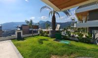 AL-1048, Oba’da Deniz ve Dağ Manzarası Sunan, Balkonlu Özel Villa
