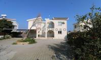 NO-327-3, Kuzey Kıbrıs Çatalköy'de Dağ Manzaralı Geniş 189 m² Villa