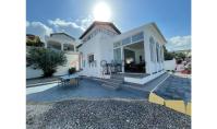 NO-490, Kuzey Kıbrıs Bahçeli'de Plajına Yürüme Mesafesinde Balkonlu Villalar