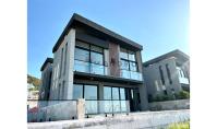 NO-717, Kuzey Kıbrıs Yeşiltepe'de Dağ Manzaralı Ferah Yaşam Alanı Sunan 220 m² Villalar