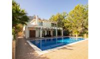 NO-728, Kuzey Kıbrıs Çatalköy'de Dağ Manzaralı Geniş Satılık Villa