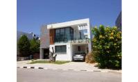 NO-729, Kuzey Kıbrıs Ozanköy'de Dağ Manzaralı Ferah Yaşam Alanı Sunan 235 m² Villa