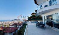AL-1847, Alanya Tepe'de Deniz ve Kale Manzaralı, Geniş Teraslı ve Havuzlu Mobilyalı 3+1 Villa (150 m²) – Oturma İzni Alınabilir