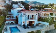 AL-1847, Alanya Tepe'de Deniz ve Kale Manzaralı, Geniş Teraslı ve Havuzlu Mobilyalı 3+1 Villa (150 m²) – Oturma İzni Alınabilir