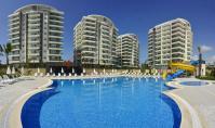 AL-1935, En Üst Kat Teraslı Dubleks, Tamamen Mobilyalı – Avsallar’daki bir Aqua Park Kompleksi’nde Deniz Manzaralı 120 m²’lik 2+1 Daire