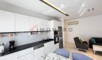 AL-2036, Denize 50 m uzaklıkta Jakuzi, Hamam ve Sauna Kompleksi – İki banyolu, mobilyalı 115 m²’lik 2+1 daire, Oba