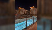 AL-2083, Tatil Köyü Havuzuna Bakışlı Balkon – Jakuzili, Mobilyalı 145 m²’lik 3+1 Daire, Türkler
