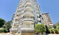 AL-2102, Denize 200 m uzaklıkta – Havuz manzaralı üç balkonlu, mobilyalı 115 m²’lik 2+1 daire, sauna ve jeneratör, Tosmur