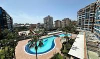 AL-2153, Kale ve Deniz Manzaralı – Çıkçilli’de Havuz Bahçesine Bakışlı, 67 m²’lik Mobilyalı 1+1 Daire
