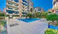 AL-2151, Bahçeli Havuzlu Kompleks – 6. katta, iki balkonlu ve açık oturma alanına sahip, mobilyalı 110 m²’lik 2+1 daire, Mahmutlar