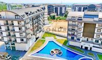 AL-2199, Kargıçak'ta, denize 500 m uzaklıkta, kompleks içinde sauna, hamam ve havuzlar bulunan 85 m²'lik yeni inşa edilmiş 2+1 daire