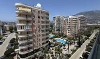 AL-2197, Denize 300 m – Üç balkonlu, havuzlu ve saunalı, 110 m²’lik mobilyalı 2+1 daire, Oturma İzni, Mahmutlar