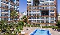 AL-2317, Mahmutlar’da, su parkı, bowling salonu ve sinema olanaklarına sahip, mobilyalı 85 m²’lik 1+1 daireden kale ve deniz manzarası