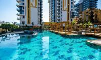 AL-2320, Mahmutlar’da, 3. katta yer alan, su parkı manzaralı, mobilyalı 60 m²’lik 1+1 daireden havuz ve deniz manzarası