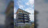 AL-2325, Mahmutlar’da, 5. katta yer alan, havuz ve spor salonu bulunan 110 m²’lik 2+1 dubleks daireden deniz, dağ ve şehir manzarası