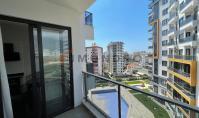AL-2429, Mahmutlar’da, kapalı yüzme havuzu ve sinema salonu bulunan bir Aqua Park kompleksinde, 4. katta yer alan yepyeni 60 m²’lik 1+1 daire